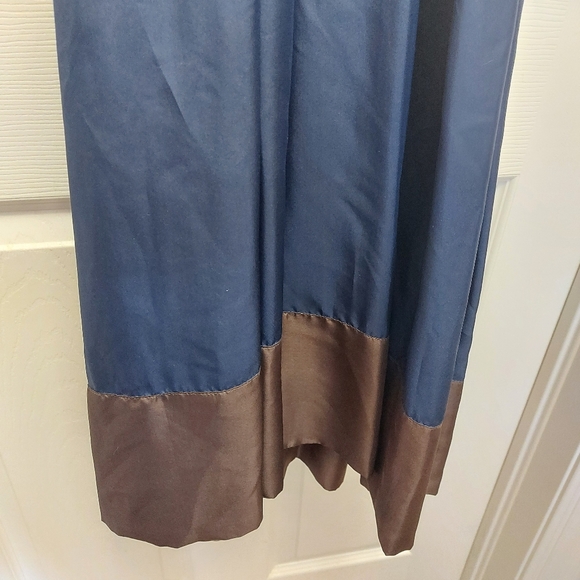 BCBG Maxazria Silk V neck midi dress - Picture 4 of 10